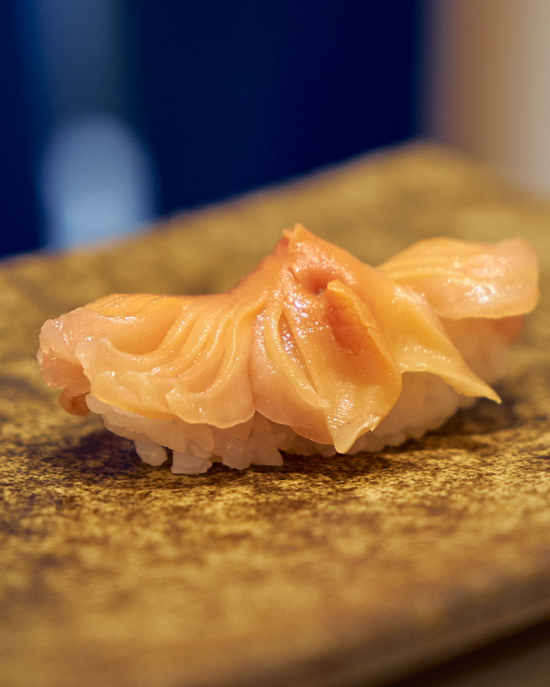 赤貝 あかがい|山口県産
池ノ上駅から徒歩1分の完全予約制の寿司店です。メニューは、店主のおまかせコースのみ。季節野菜や旬の魚介を織りまぜた一品料理と江戸前の伝統を重んじながらも現代風に手心を加えた握りをお楽しみください。
#江戸前鮨 #鮨なか尾 #予約制 #おまかせ #池ノ上 #寿司 #渋谷鮨 #世田谷鮨 #渋谷鮨 #tokyogourmet #edomaesushi #omakase #赤貝