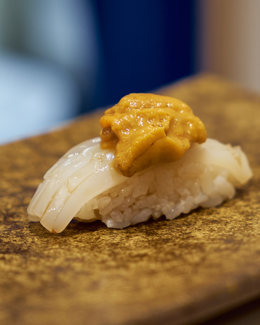 剣先烏賊と馬糞海胆 けんさきいかとばふんうに|岩手県と北海道産
池ノ上駅から徒歩1分の完全予約制の寿司店です。メニューは、店主のおまかせコースのみ。季節野菜や旬の魚介を織りまぜた一品料理と江戸前の伝統を重んじながらも現代風に手心を加えた握りをお楽しみください。
#江戸前鮨 #鮨なか尾 #予約制 #おまかせ #池ノ上 #寿司 #渋谷鮨 #世田谷鮨 #渋谷鮨 #tokyogourmet #edomaesushi #omakase #剣先烏賊
