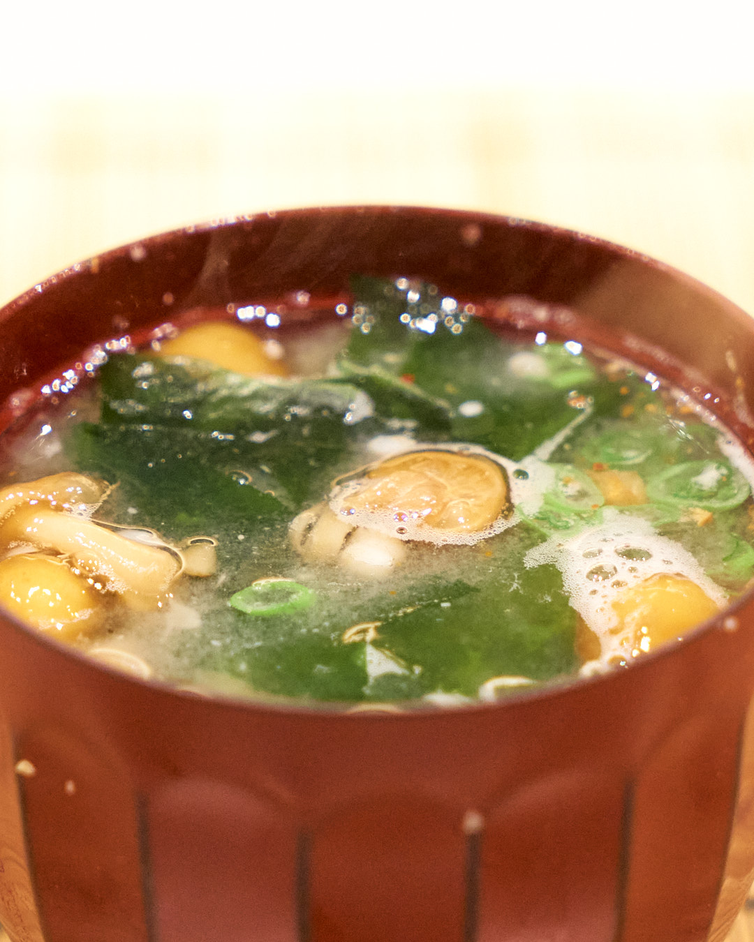 味噌汁 みそしる
おまかせ握りコース 16,000円(税込)
池ノ上駅から徒歩1分の完全予約制の寿司店です。メニューは、店主のおまかせコースのみ。季節野菜や旬の魚介を織りまぜた一品料理と江戸前の伝統を重んじながらも現代風に手心を加えた握りをお楽しみください。
#江戸前鮨 #鮨なか尾 #予約制 #おまかせ #池ノ上 #寿司 #渋谷鮨 #世田谷鮨 #渋谷鮨 #tokyogourmet #edomaesushi #omakase #味噌汁