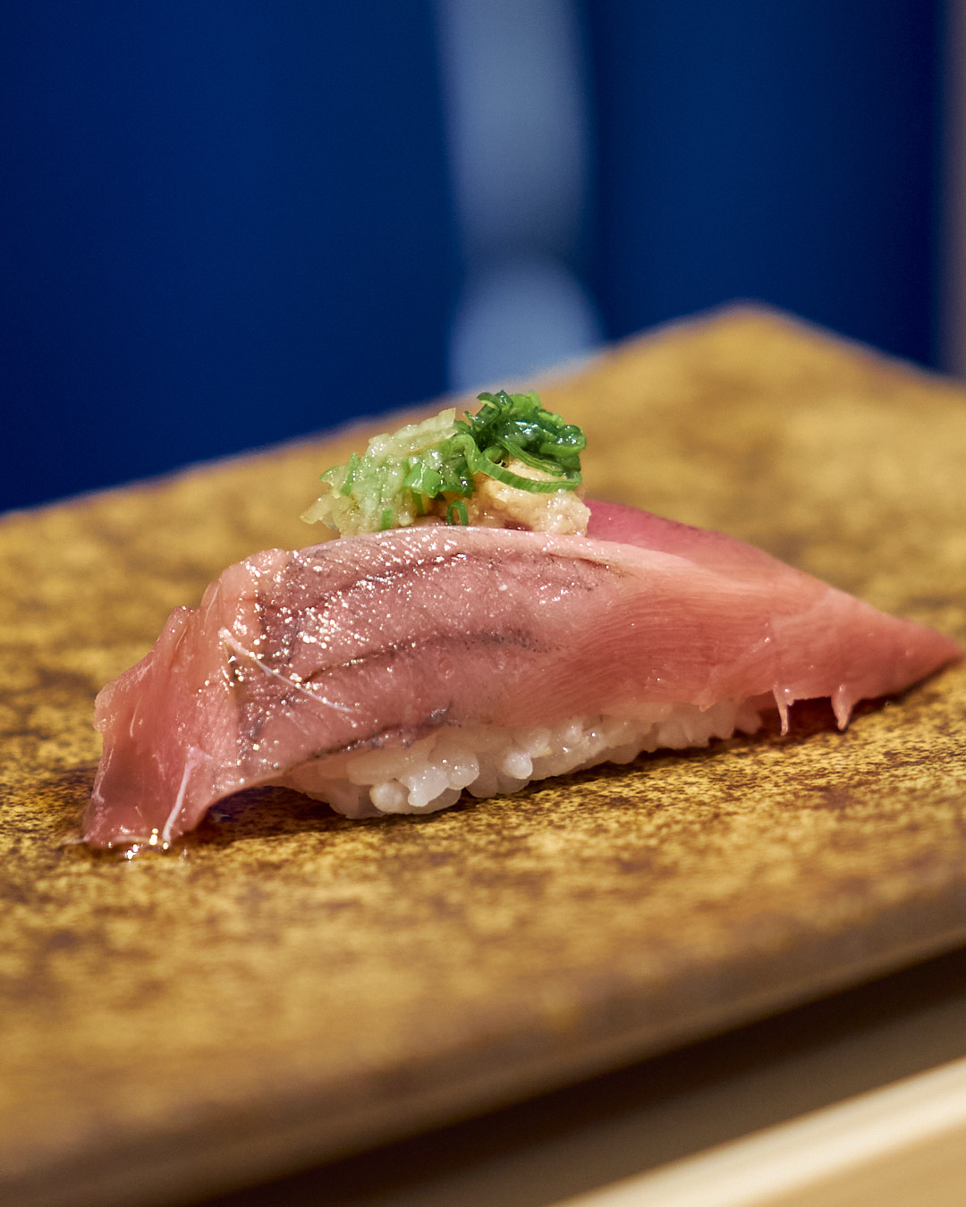 鰹 かつお|宮城県三陸沖産
おまかせ握りコース 16,000円(税込)
池ノ上駅から徒歩1分の完全予約制の寿司店です。メニューは、店主のおまかせコースのみ。季節野菜や旬の魚介を織りまぜた一品料理と江戸前の伝統を重んじながらも現代風に手心を加えた握りをお楽しみください。
#江戸前鮨 #鮨なか尾 #予約制 #おまかせ #池ノ上 #寿司 #渋谷鮨 #世田谷鮨 #渋谷鮨 #tokyogourmet #edomaesushi #omakase #ヒラメ