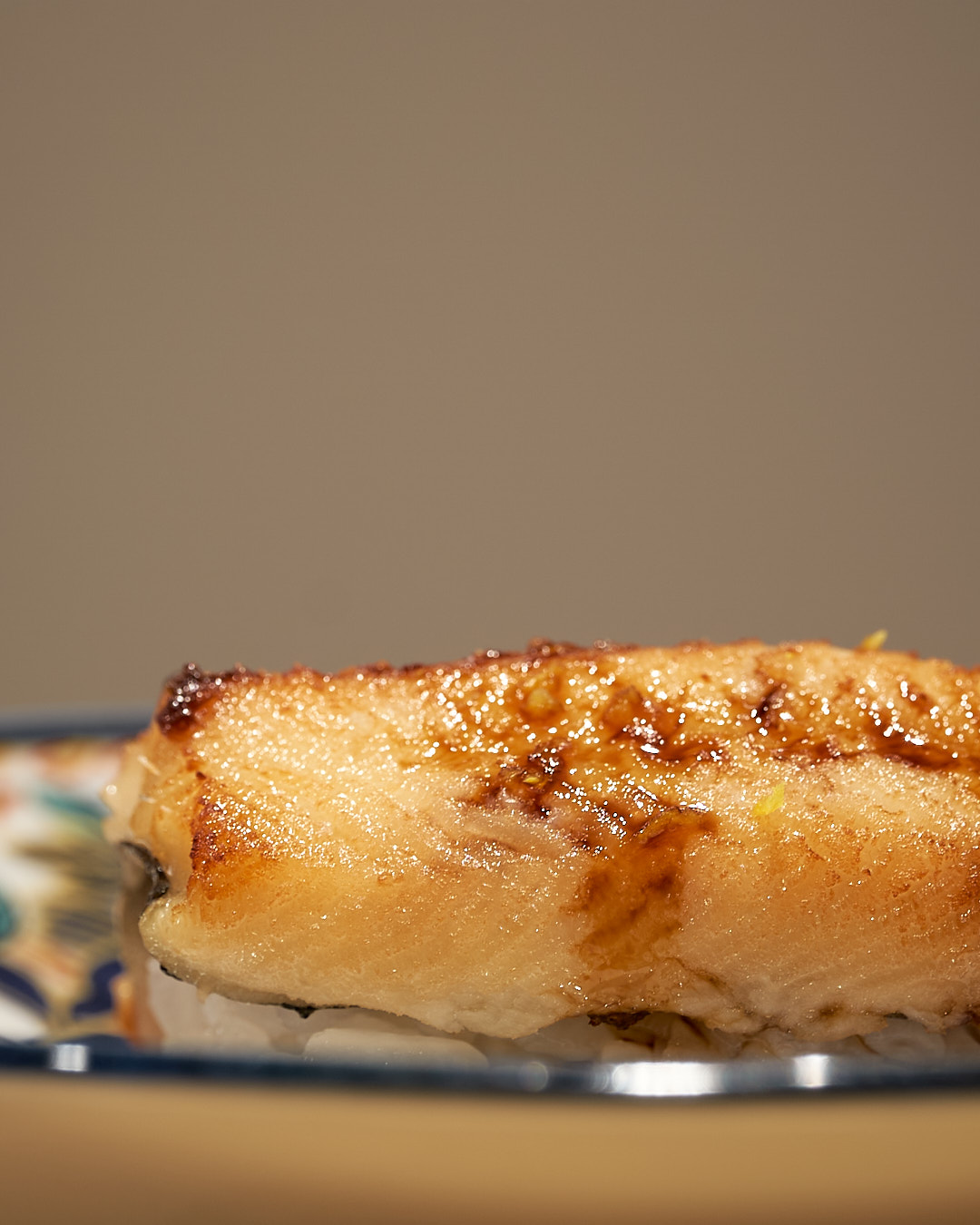 穴子 あなご|長崎県対馬産
鮨なか尾「5周年記念コース」
料理二品・握り十五貫・汁椀・サービスドリンク付き
5周年限定特別価格:20,000円(税込)
※その日の最良の食材を使用するため、内容が一部変更となる場合がございます。
▼ご予約・詳細はこちら
公式WEBサイト:
https://www.sushinakao.com/
ご予約ページ:
https://www.tablecheck.com/ja/sushinakao/reserve/message